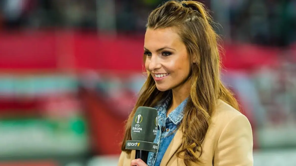 Laura Wontorra moderiert bei Sport 1 und Sky