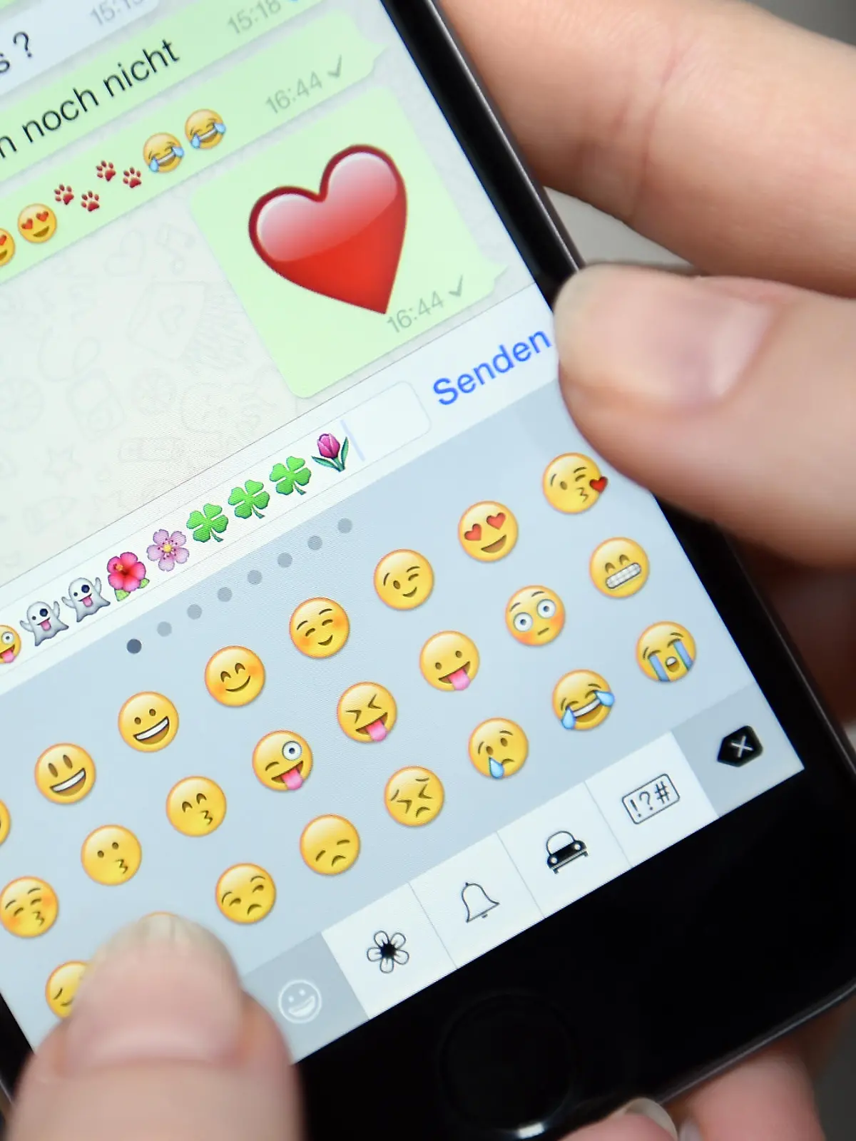 Bild zu: "WhatsApp-Chat als Buch drucken lassen: so geht's"