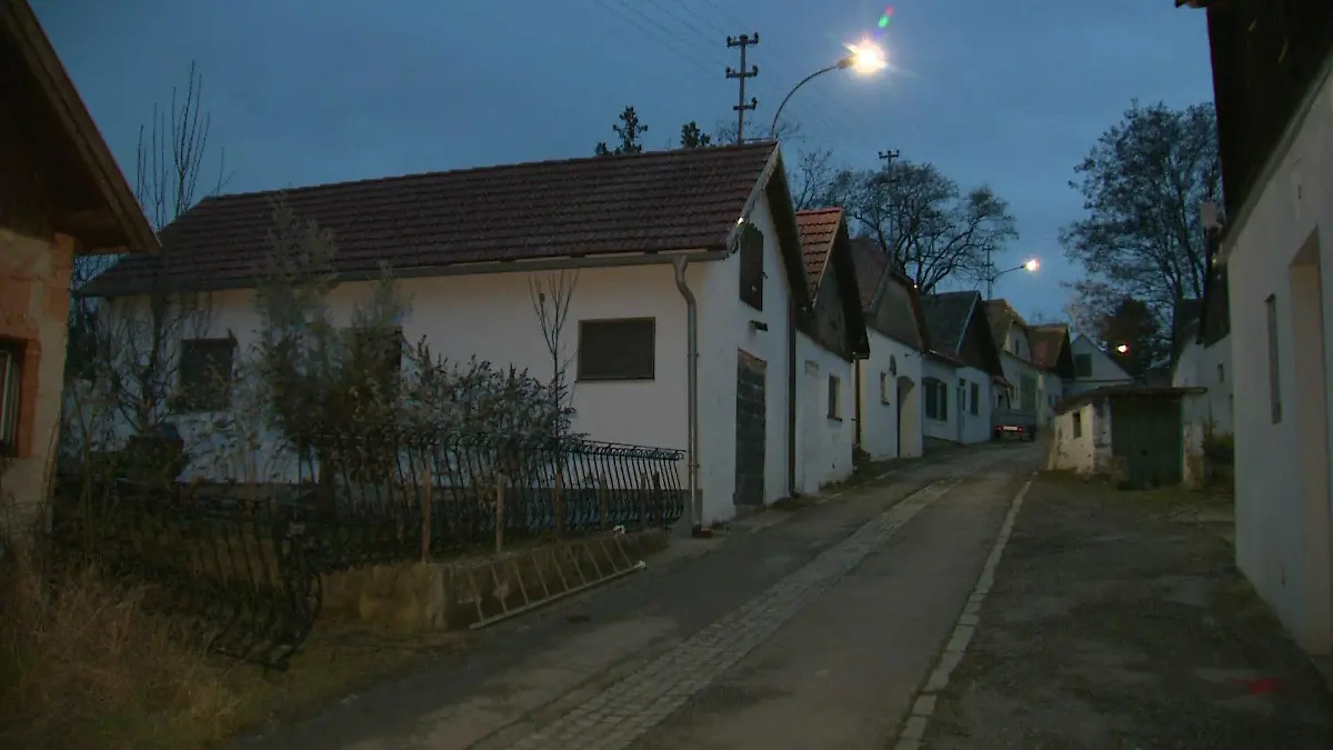 Obritz - Paar verschanzt sich mit kleinen Kindern in Keller