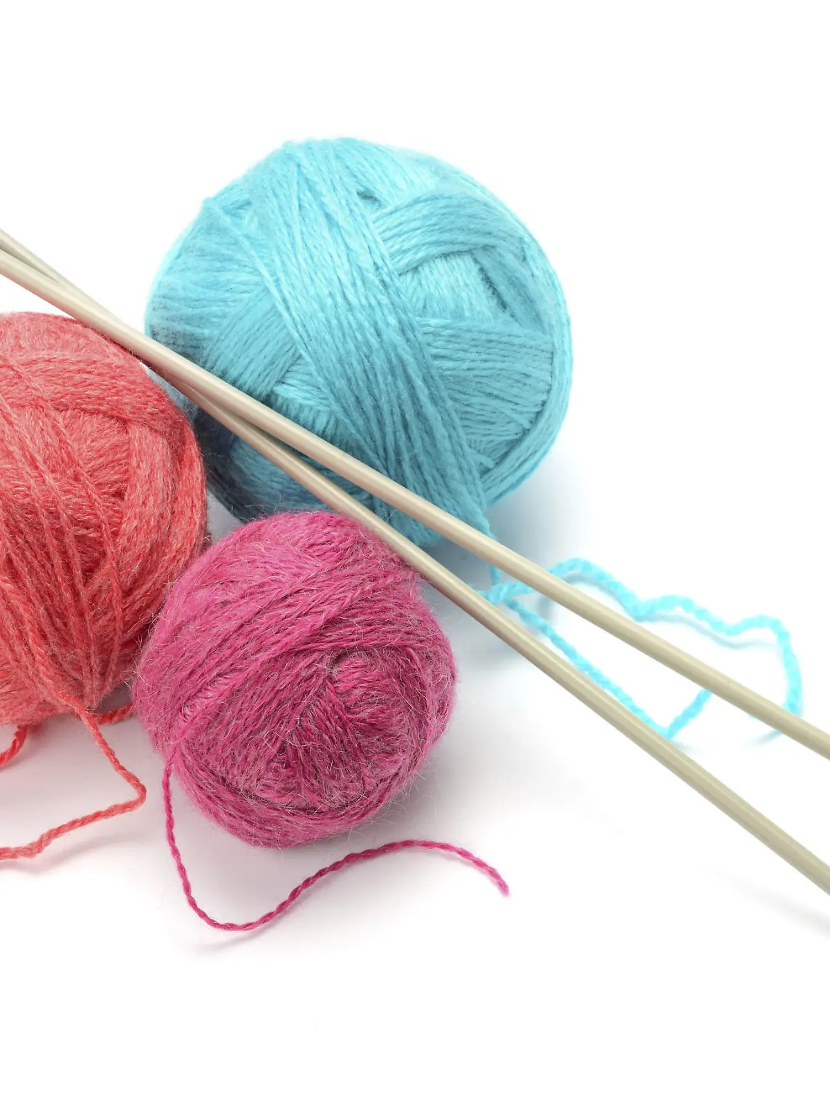 Wolle und Stricknadeln