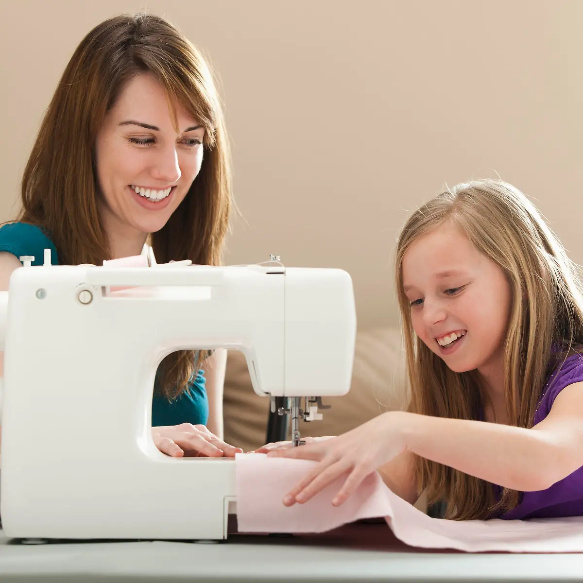 Logo von Nähmaschine