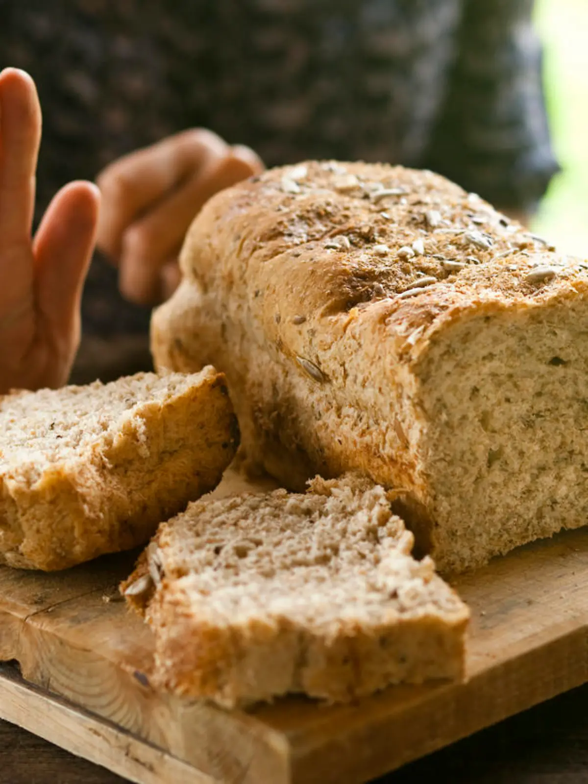 Brotsorte, Speisen, Brotlaib, Menschliche Hand, Schwarzbrot