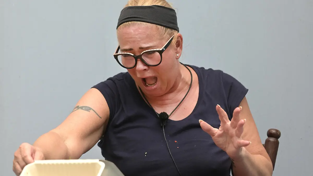 ACHTUNG: SPERRFRIST FÜR ALLE MEDIEN BIS MITTWOCH, 18.01.2023, 23.45 UHR !!! Tag 6: Dschungelprüfung "Pfui-Dora". Claudia Effenberg bekommt  "Faultaschen mit Schauerkraut" (angebrütetes Hühnerei, eingelegt in Schlammfisch mit fermentiertem Kohl) geliefert. Sie versucht sich dem Gericht zu stellen, doch schnell ist der erste Bissen wieder draußen. 

Die Verwendung des sendungsbezogenen Materials ist nur mit dem Hinweis und Verlinkung auf RTL+ gestattet.