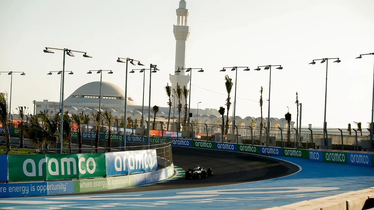 44 Lewis Hamilton GBR, Mercedes-AMG Petronas F1 Team, F1 Grand Prix of Saudi Arabia at Jeddah Corniche Circuit on March 25, 2022 in Jeddah, Saudi Arabia. Photo by HOCH ZWEI Jeddah Saudi Arabia *** 44 Lewis Hamilton GBR, Mercedes AMG Petronas F1 Team , F1 Grand Prix of Saudi Arabia at Jeddah Corniche Circuit on March 25, 2022 in Jeddah, Saudi Arabia Photo by HOCH ZWEI Jeddah Saudi Arabia