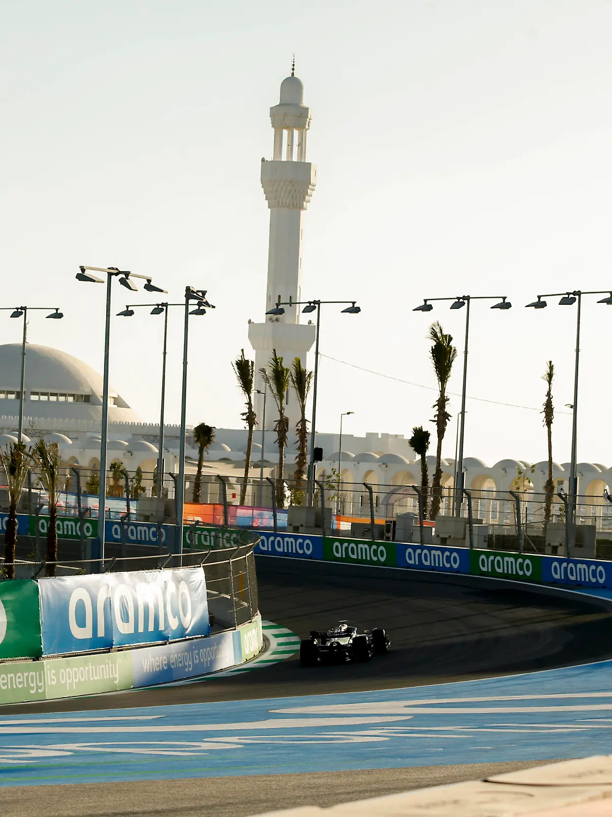 44 Lewis Hamilton GBR, Mercedes-AMG Petronas F1 Team, F1 Grand Prix of Saudi Arabia at Jeddah Corniche Circuit on March 25, 2022 in Jeddah, Saudi Arabia. Photo by HOCH ZWEI Jeddah Saudi Arabia *** 44 Lewis Hamilton GBR, Mercedes AMG Petronas F1 Team , F1 Grand Prix of Saudi Arabia at Jeddah Corniche Circuit on March 25, 2022 in Jeddah, Saudi Arabia Photo by HOCH ZWEI Jeddah Saudi Arabia