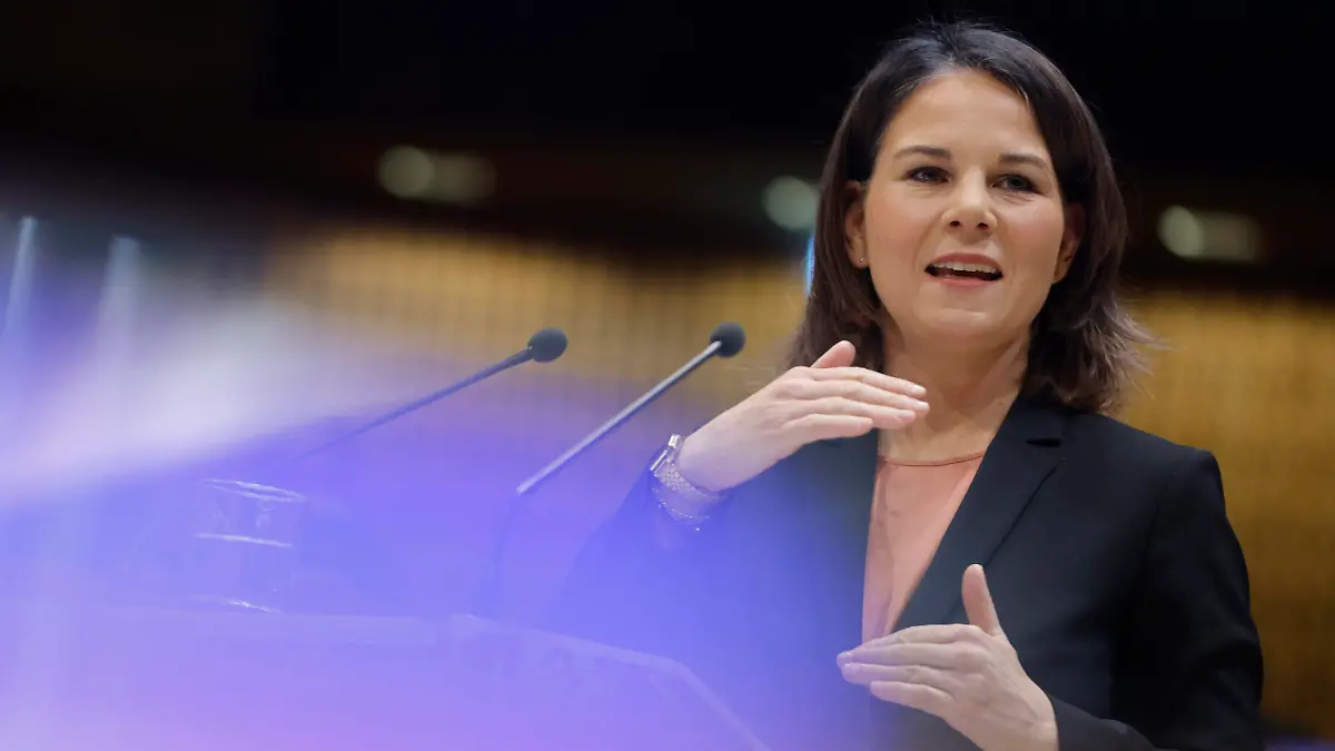24.01.2023, Frankreich, Straßburg: Annalena Baerbock (Bündnis 90/Die Grünen), Außenministerin von Deutschland, spricht vor der Parlamentarischen Versammlung des Europarates mit 46 Mitgliedern. Foto: Jean-Francois Badias/AP/dpa +++ dpa-Bildfunk +++