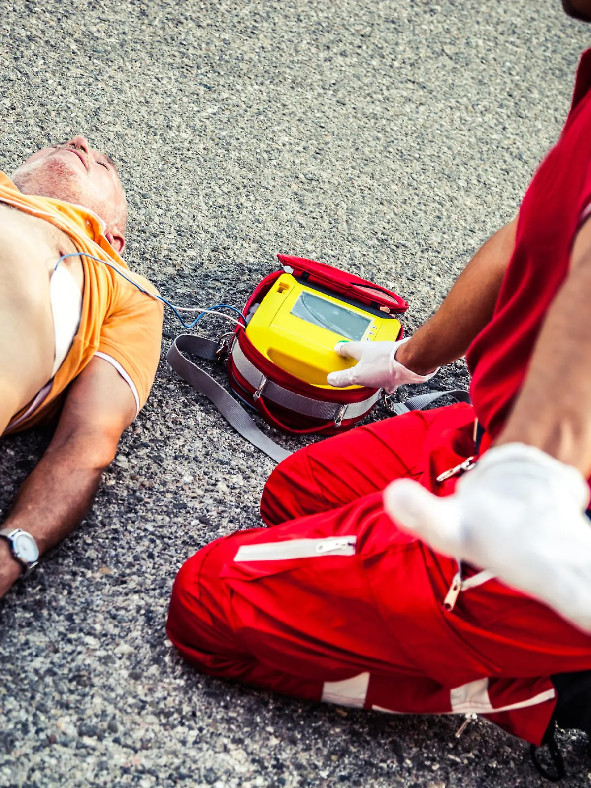 Erste Hilfe Wiederbelebung Defibrillator Sanitäter