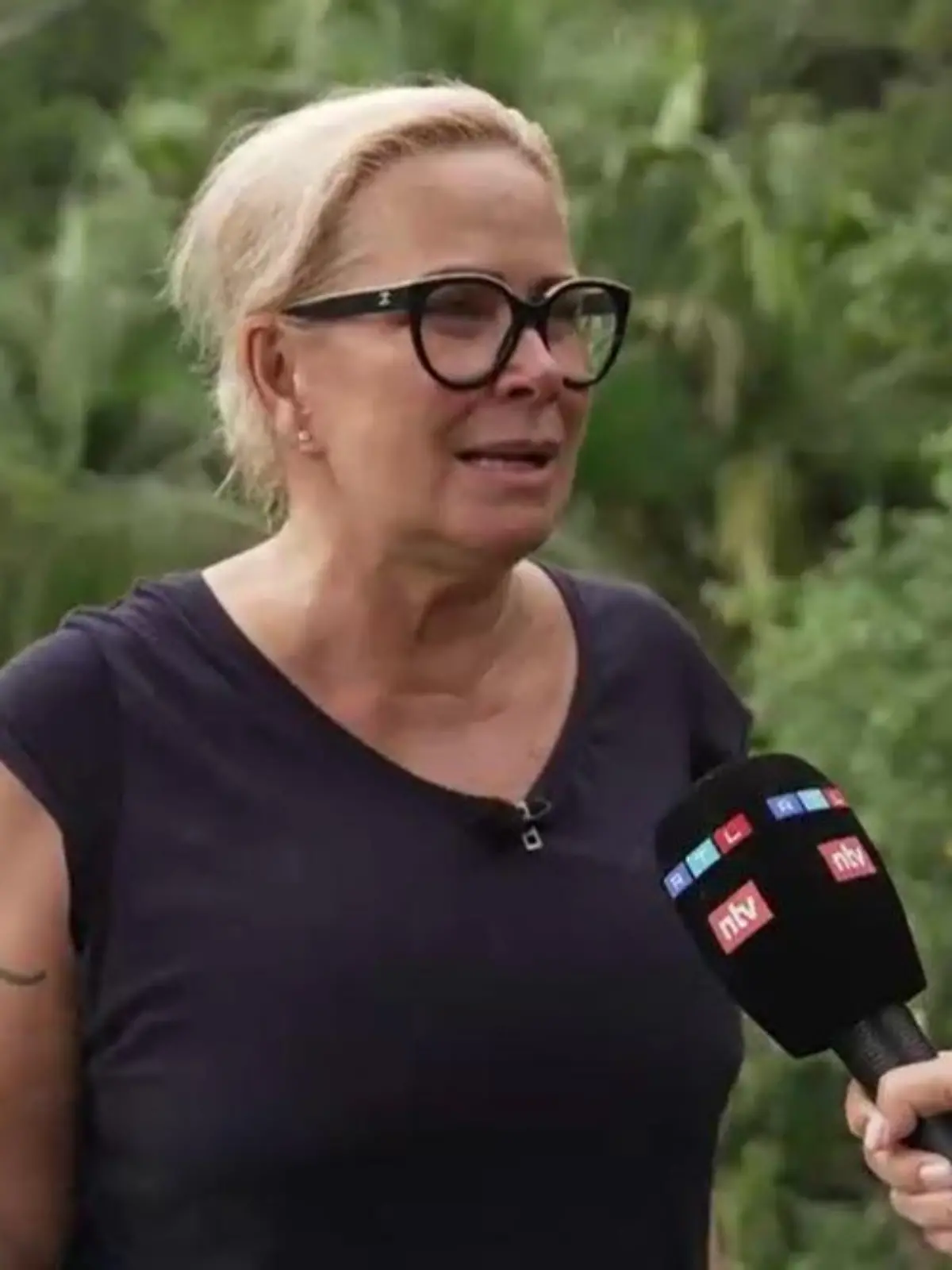 Claudia Effenberg muss an Tag 14 das Dschungelcamp verlassen - und beteuert im Interview: "Mir geht es fantastisch!"