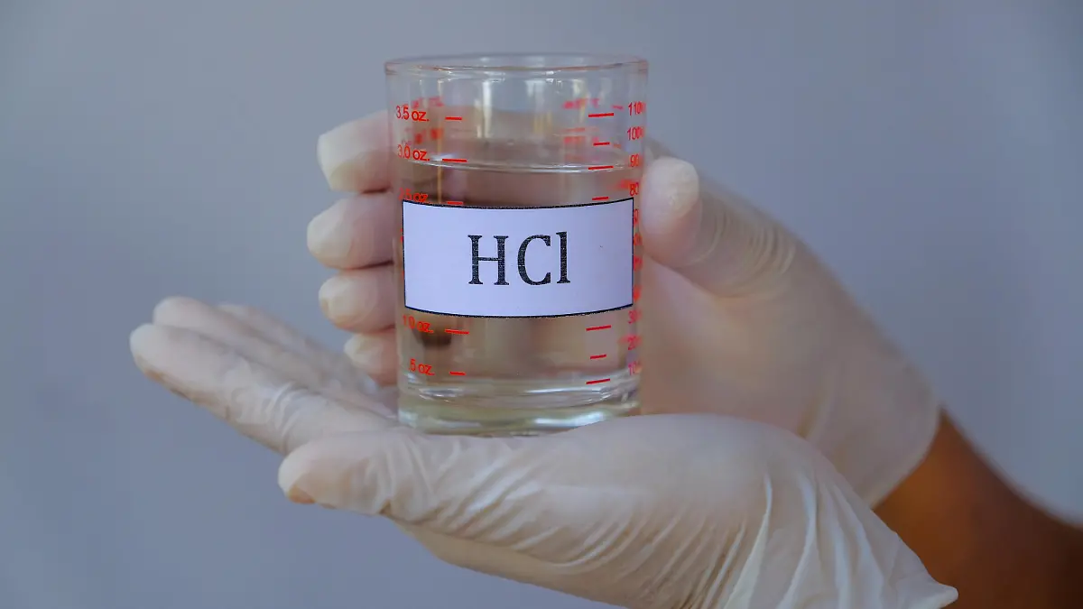 Salzsäurelösung in Glas