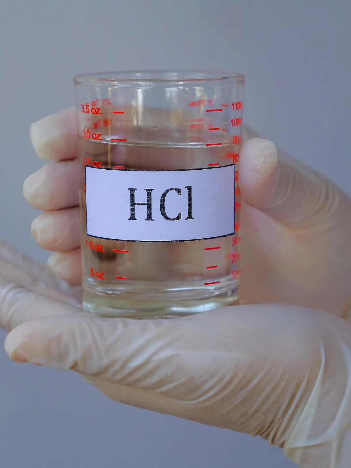 Salzsäurelösung in Glas