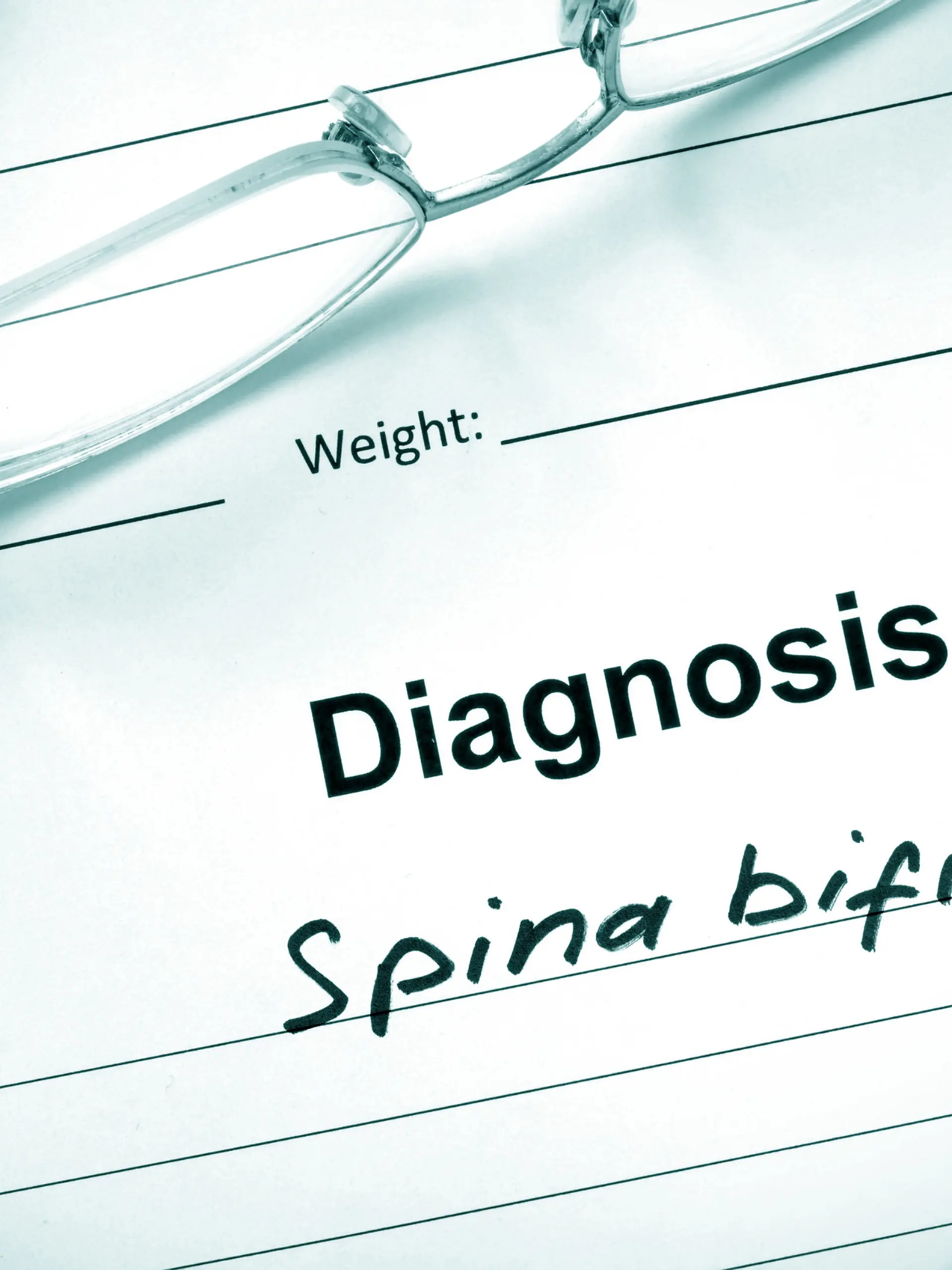 Blatt mit der Diagnose Spina bifida