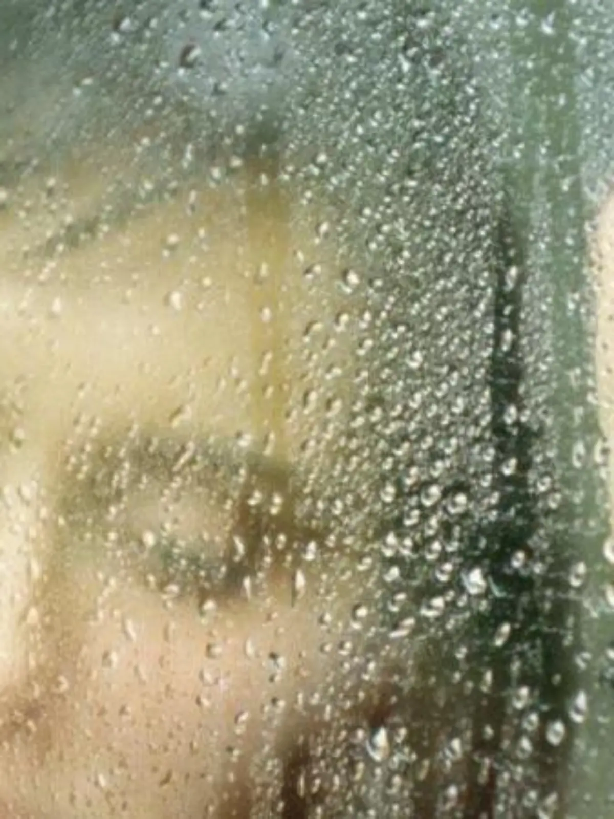 Freunde und Angehörige sollten Betroffene in psychischen Krisen nicht allein lassen. Foto: Diagentur