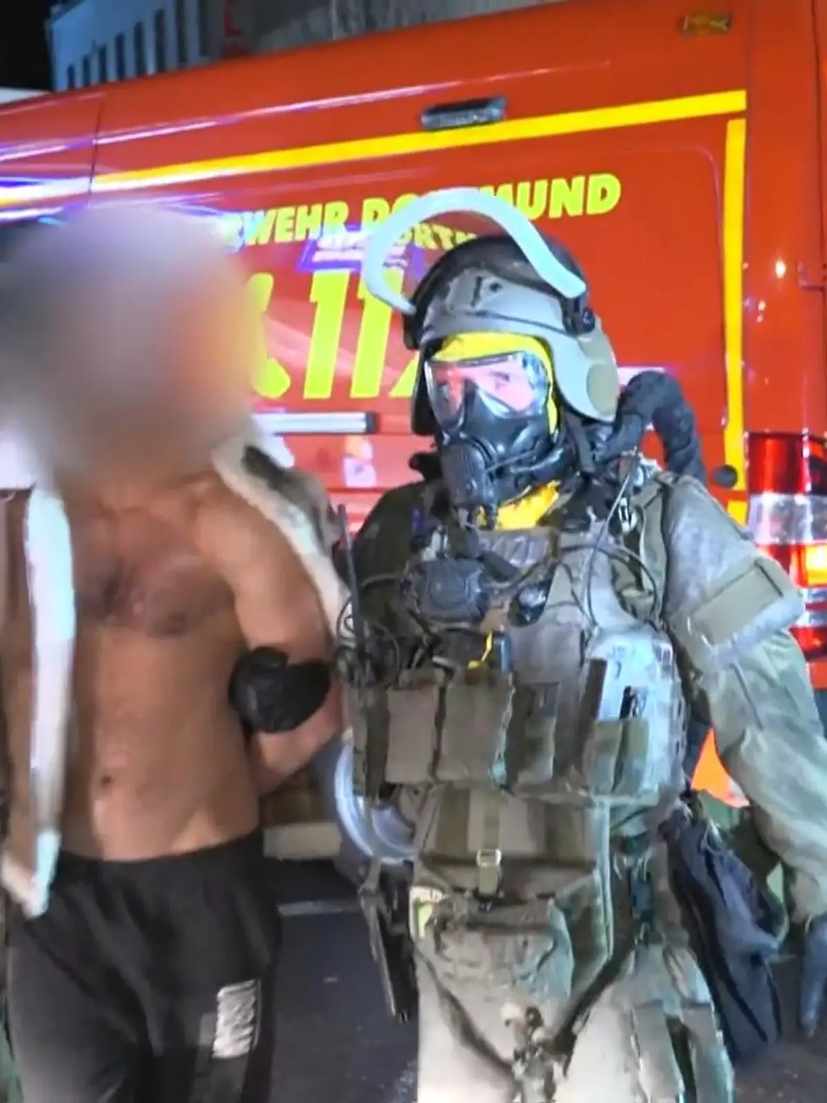 Vor etwa zwei Wochen nimmt die Polizei in NRW zwei iranische Brüder wegen Terrorgefahr fest. Offenbar planten sie einen Anschlag. Einer der beiden Männer saß gerade eine Haftstrafe ab, durfte aber am Wochenende bei seiner Familie schlafen. Warum ist das möglich? Mit der Frage beschäftigte sich heute die Landespolitik in Düsseldorf.