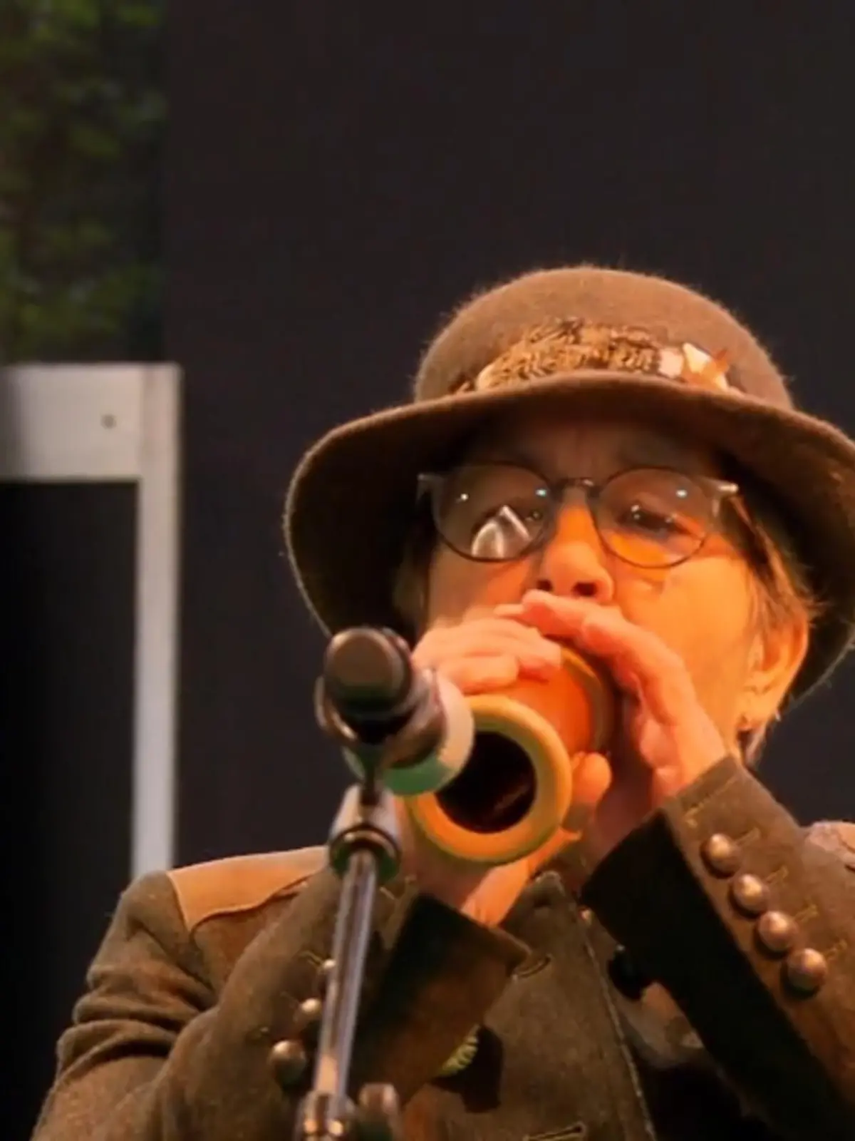 Es ist jedes Mal das Highlight der Messe Jagd & Hund in Dortmund: Der Kampf um den Titel des besten Hirschrufer Deutschlands! Mit Kategorien, wie „junger, suchender Hirsch“ oder „Rufduell zwischen zwei starken Exemplaren“!