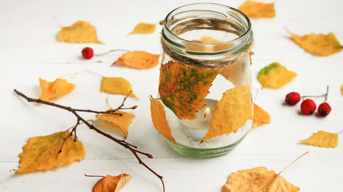 DIY-Kerzenlicht mit Herbstlaub