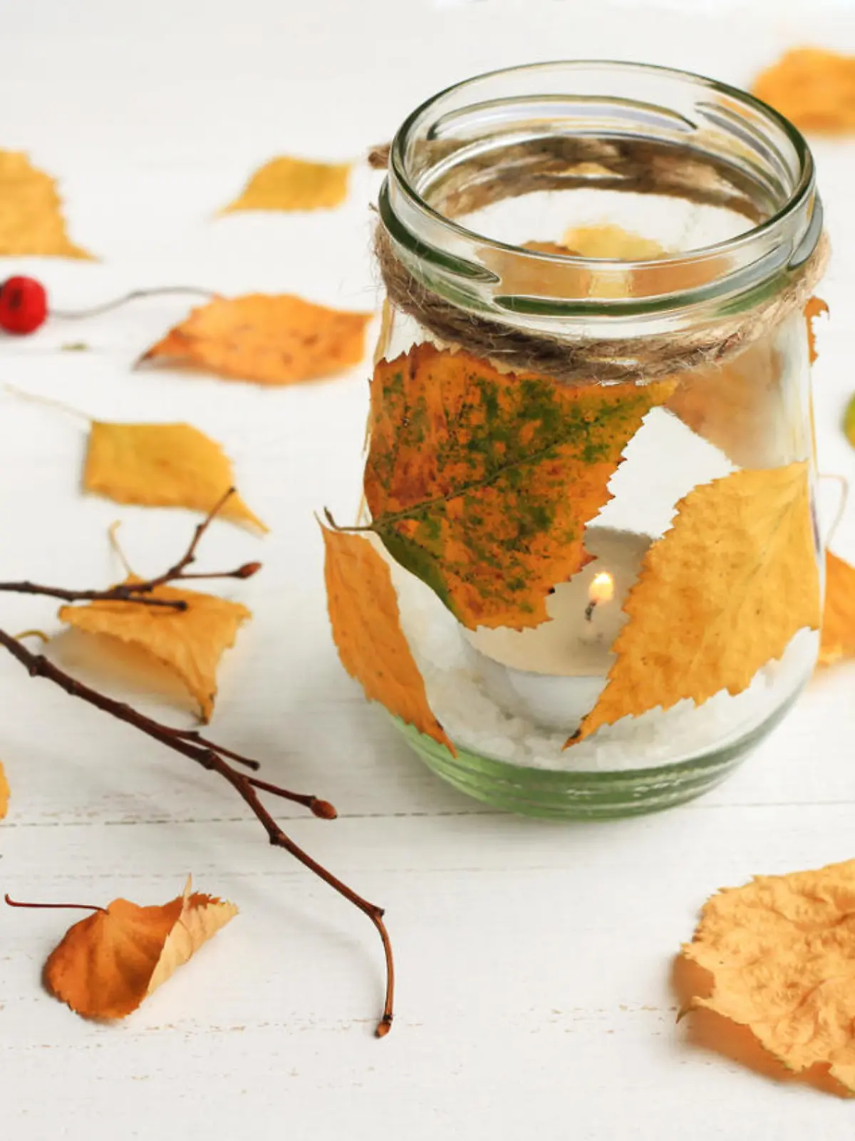 DIY-Kerzenlicht mit Herbstlaub