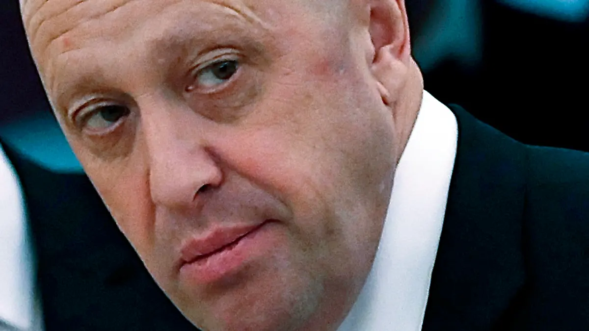 ARCHIV - 04.07.2017, Russland, Moscow: Jewgeni Prigoschin, russischer Geschäftsmann, aufgenommen vor einem Treffen zwischen dem russischen Präsidenten Putin und dem chinesischen Präsidenten Xi im Kreml. In der Ukraine sind nach Angaben der US-Regierung Zehntausende Söldner der russischen «Wagner»-Kampfgruppe stationiert. Prigoschin hatte im September erstmals direkt öffentlich eingeräumt, die berüchtigte Söldnertruppe gegründet zu haben. (zu dpa "US-Regierung: Zehntausende «Wagner»-Söldner in Ukraine stationiert") Foto: Sergei Ilnitsky/Pool EPA via AP/dpa +++ dpa-Bildfunk +++