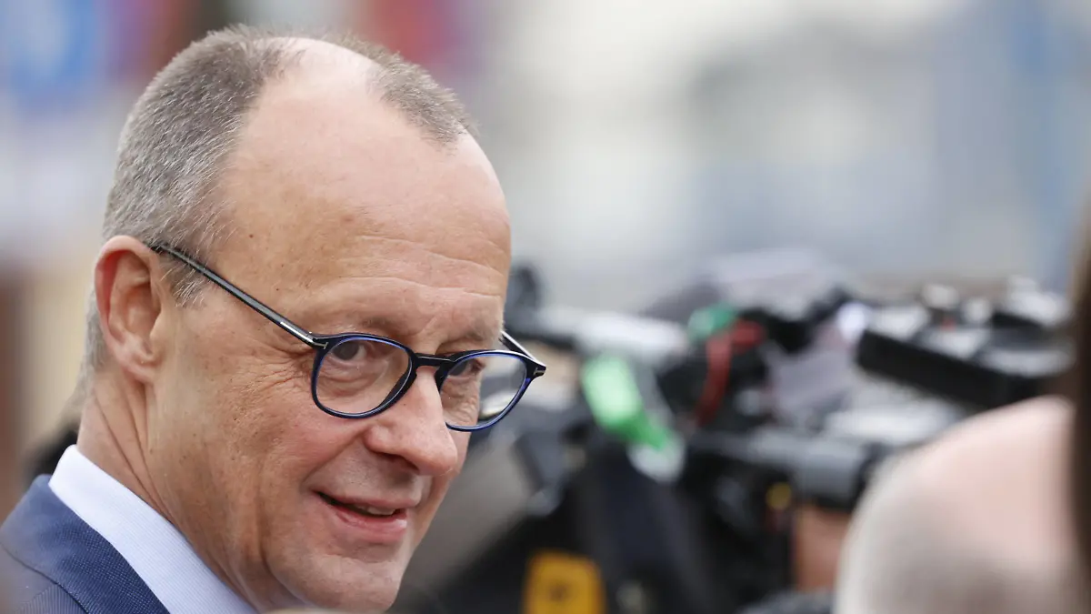 Friedrich Merz, Parteivorsitzender, Christlich Demokratische Union Deutschlands, Deutschland, Berlin, Friedrich Merz und Kai Wegner, gemeinsames Statement zur Abgeordnetenhauswahl *** Friedrich Merz, party chairman, Christian Democratic Union of Germany, Germany, Berlin, Friedrich Merz and Kai Wegner, joint statement on parliamentary elections