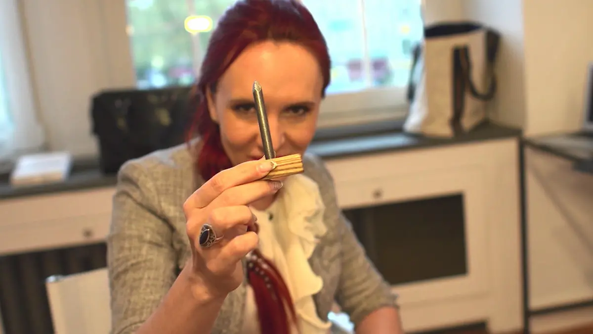 Juliet ist sicher: "Dieter hat den 6. Sinn" Lässt sich der Poptitan auf ein Experiment ein?