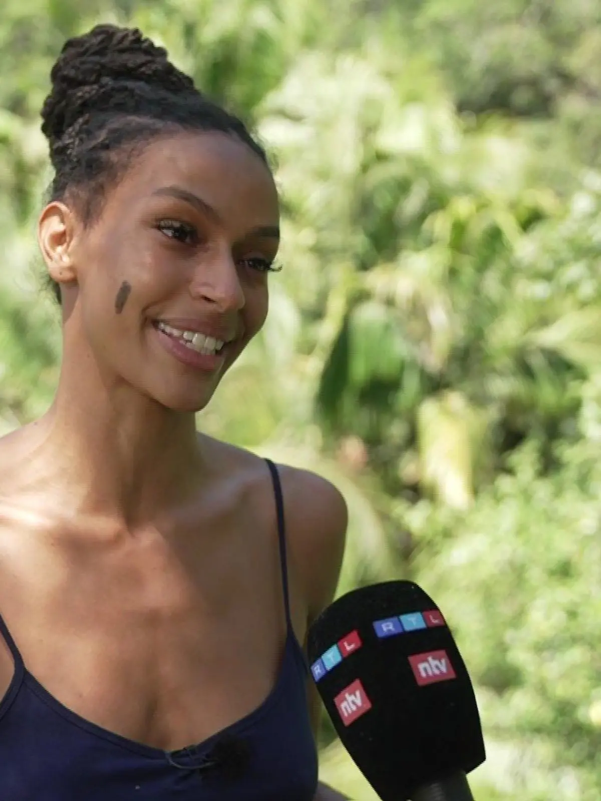 Cecilia Asoro muss das Dschungelcamp an Tag 13 verlassen.