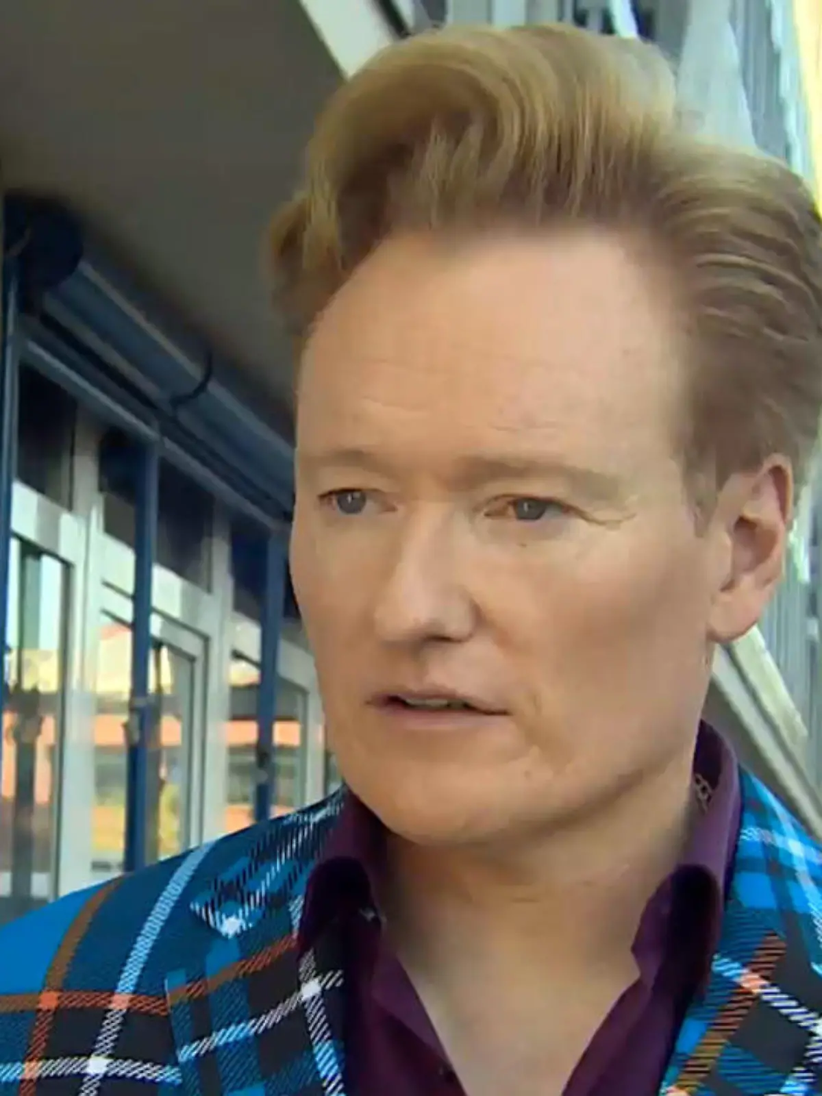 Bild zu: "Conan O'Brien backstage am GZSZ-Set"