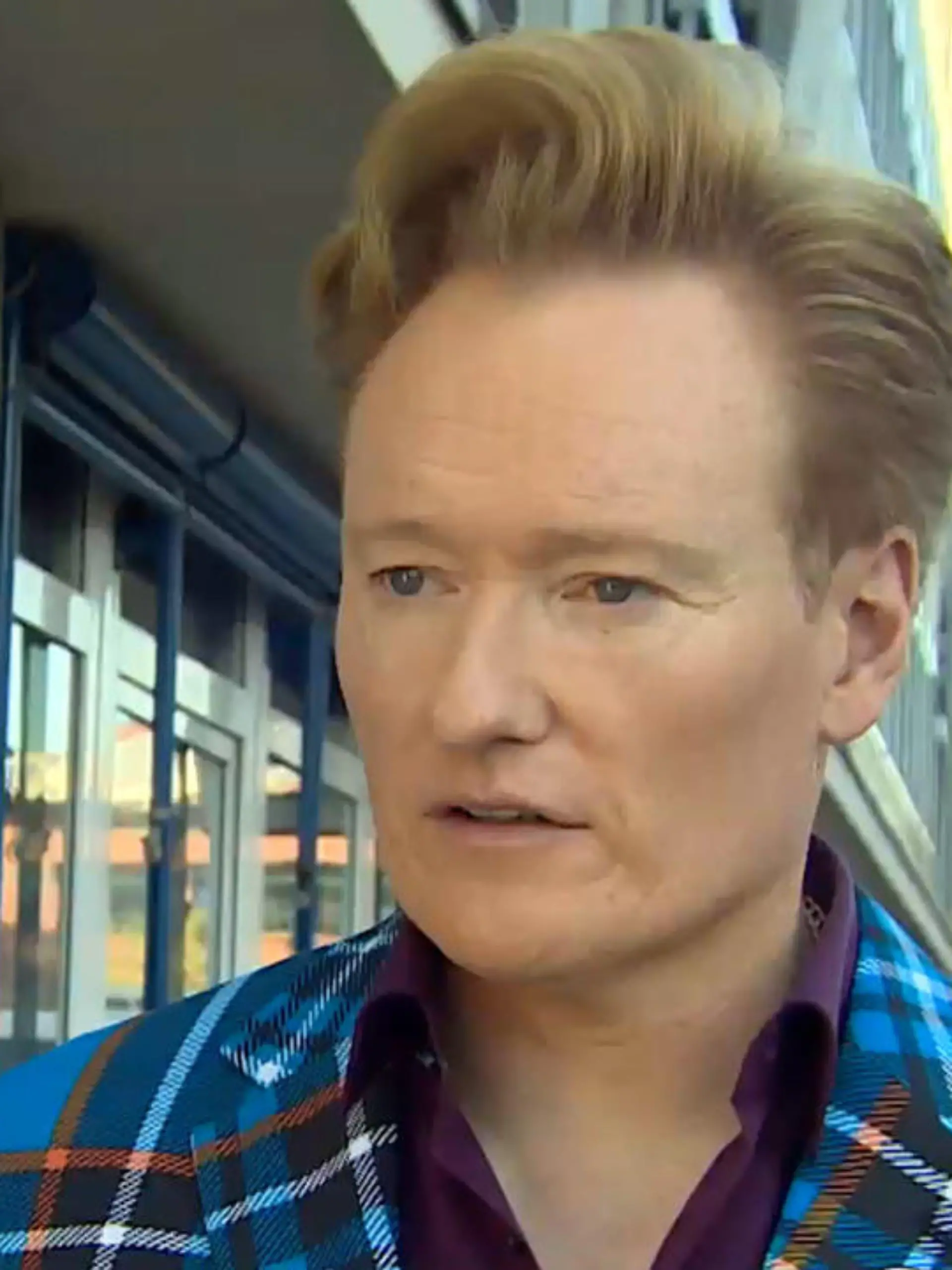 Bild zu: "Conan O'Brien backstage am GZSZ-Set"
