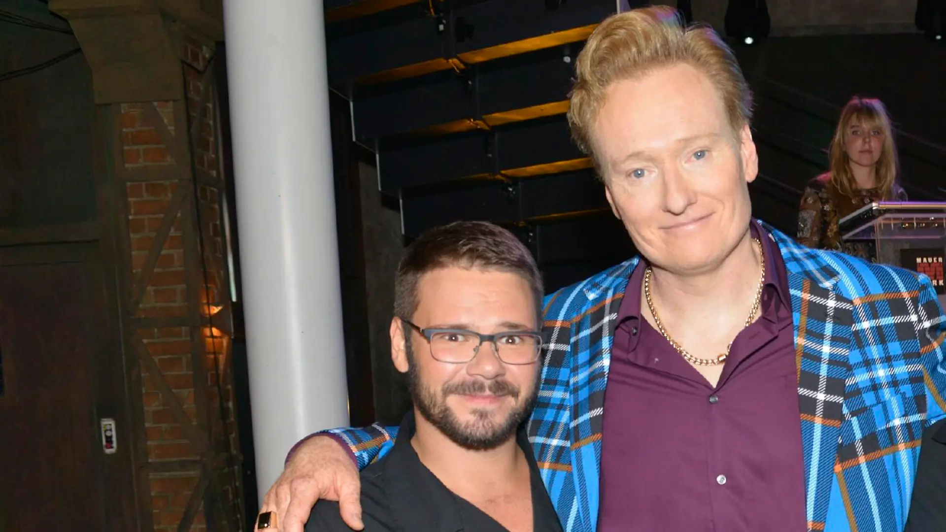 Gaststar Conan O'Brien (M.) mit den "GZSZ"-Schauspielern Thomas Drechsel und Eva Mona Rodekirchen.