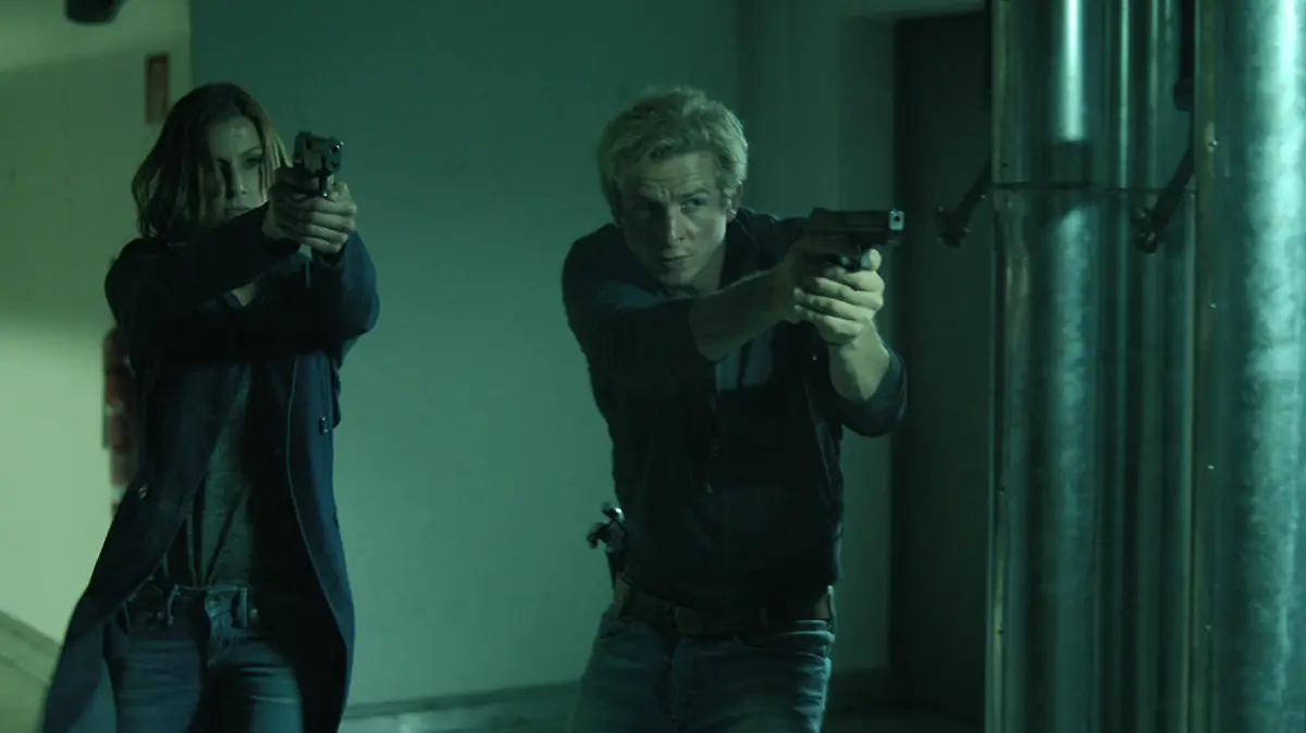 Paul Renner (Daniel Roesner) und seine Kollegin Jenny Dorn (Katrin Heß)