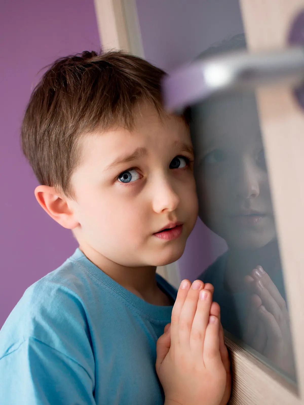 Little boy overhears fight of his parents through the door