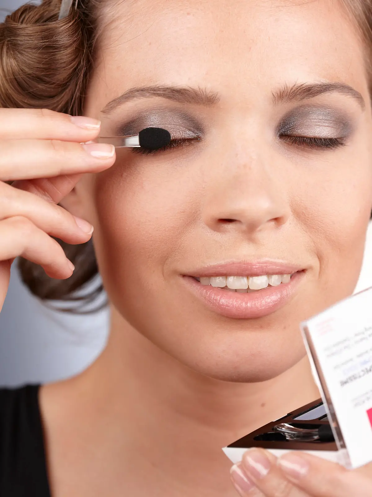 fscalp04.08b-la-roche-posay-glamour-s-lidschatten.jpg