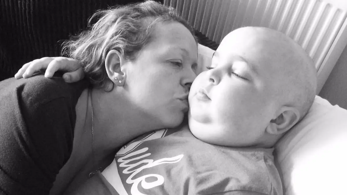 Finlay Church mit Mama.jpg