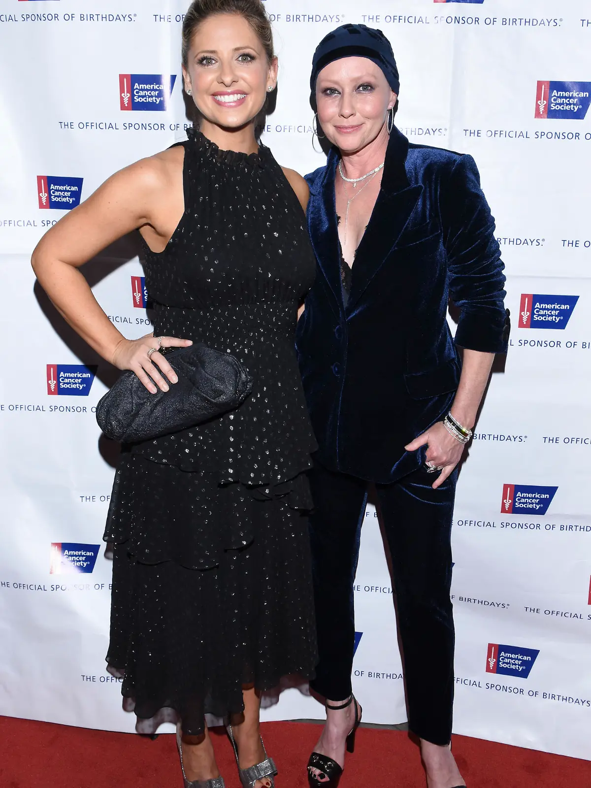 LOS ANGELES, CA - NOVEMBER 05:  (EXCLUSIVE COVERAGE) Actress Sarah Michelle Gellar (L) and actress Shannen Doherty arrive at American Cancer Society's Giants of Science Los Angeles Gala on November 5, 2016 in Los Angeles, California.  (Photo by Vivien Killilea/WireImage)