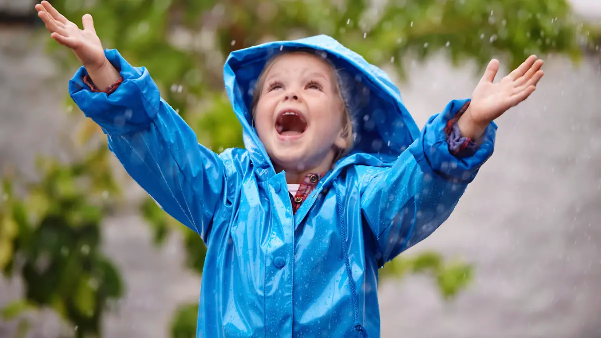 So peppen Sie die Regenjacke Ihres Kindes auf! DIY-Regenjacke mit reflektierendem Namen