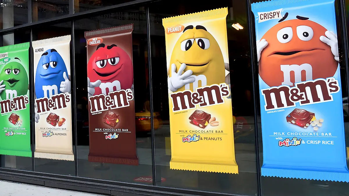 IMAGE DISTRIBUTED FOR MARS WRIGLEY CONFECTIONARY - The M&M'S Chocolate Bar, pictured on Friday, Dec. 7, 2018 in New York's Meatpacking District, is a free pop-up event open to the public on Friday-Sunday, Dec. 7-9 from 10:00 a.m. - 7:00 p.m. (Diane Bondareff/AP Images for Mars Wrigley Confectionery)