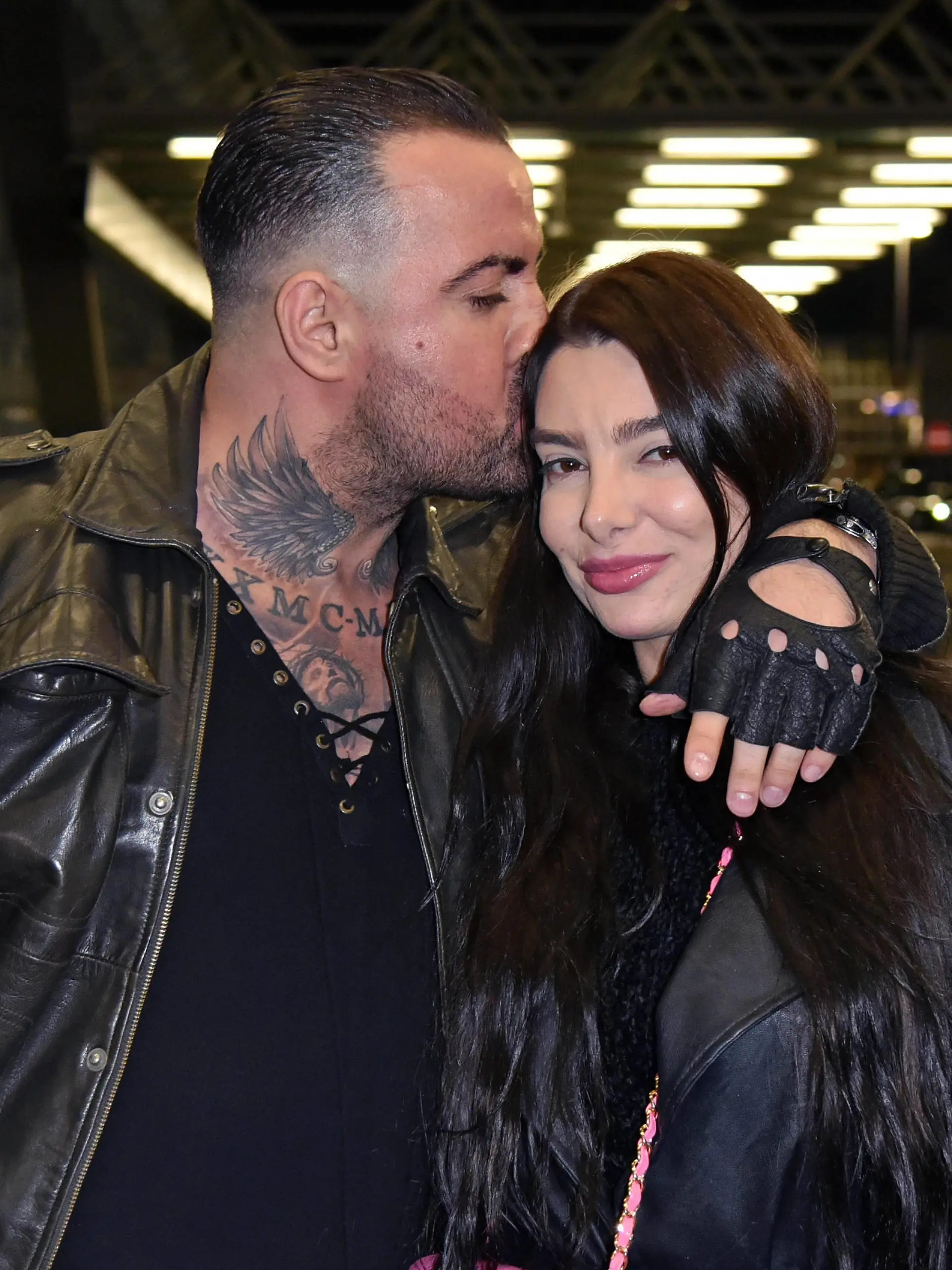 Cosimo Citiolo und Freundin Nathalie Gaus beim Abflug der ICH BIN EIN STAR - HOLT MICH HIER RAUS Dschungelcamp-Kandidaten nach Australien am Frankfurt International Airport in Frankfurt am Main am 01.01.2023 *** Cosimo Citiolo and girlfriend Nathalie Gaus at the departure of the I AM A STAR GET ME OUT OF HERE jungle camp candidates to Australia at Frankfurt International Airport in Frankfurt am Main on 01 01 2023 