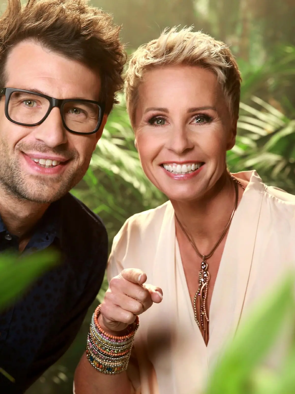 Gewohnt bissig präsentiert das Moderatorenduo Sonja Zietlow und Daniel Hartwich das Dschungelcamp täglich live aus dem australischen Urwald. 