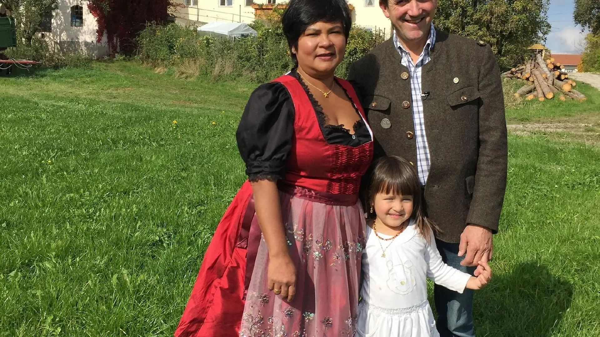 Josef und Narumol mit ihrer Tochter Jorafina (4)