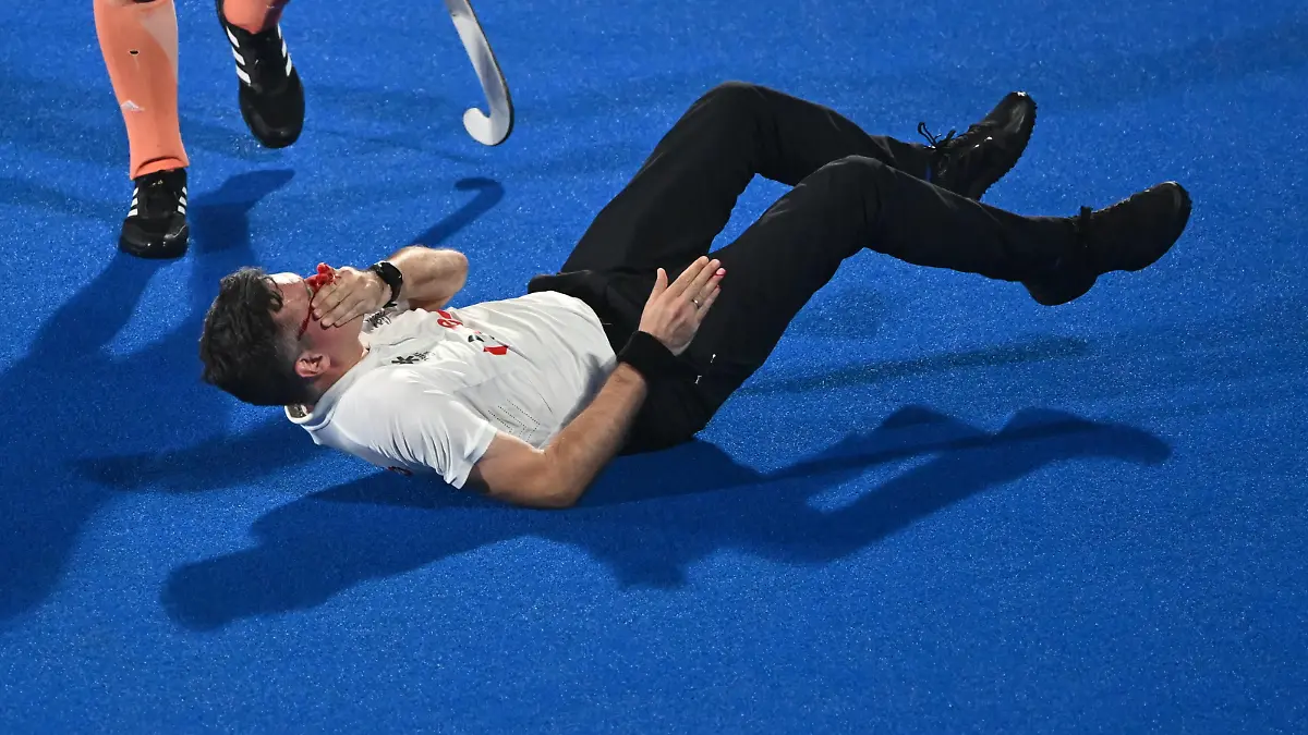 Sport Bilder des Tages Referee Ben Goentgen is injured after getting hit in the face by a ball, during a hockey game between the Netherlands and the Republic of Korea, in the quarterfinal of the 2023 Men s FIH Hockey World Cup in Bhubaneswar, India, Wednesday 25 January 2023. DIRKxWAEM PUBLICATIONxNOTxINxBELxFRAxNED x58748475x