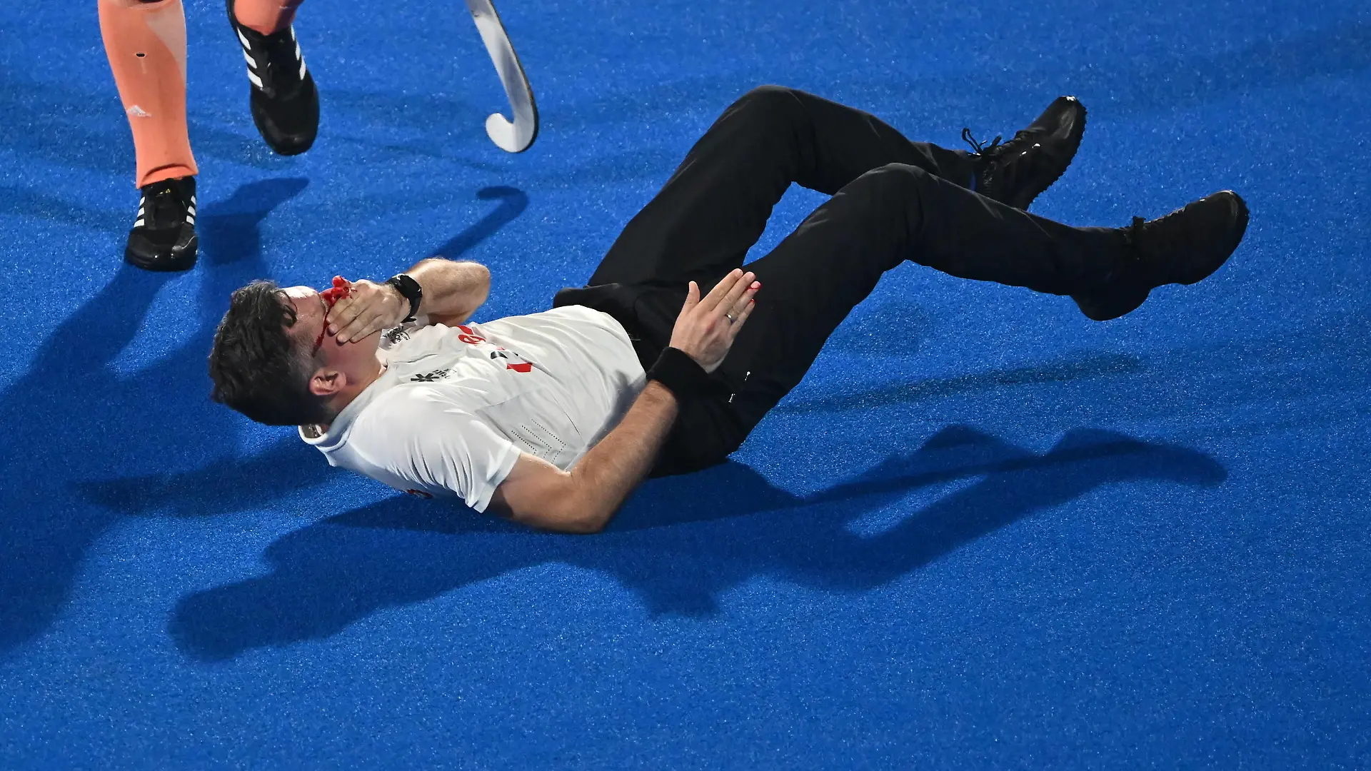 Sport Bilder des Tages Referee Ben Goentgen is injured after getting hit in the face by a ball, during a hockey game between the Netherlands and the Republic of Korea, in the quarterfinal of the 2023 Men s FIH Hockey World Cup in Bhubaneswar, India, Wednesday 25 January 2023. DIRKxWAEM PUBLICATIONxNOTxINxBELxFRAxNED x58748475x