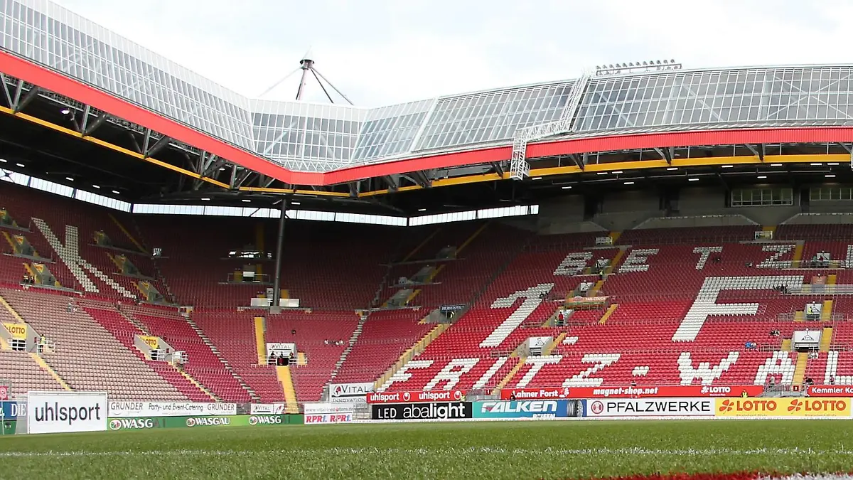 2. Fußball Bundesliga: FC Kaiserslautern - Fortuna Düsseldorf, 3. Spieltag am 29.08.2016, xmdx, FC Kaiserslautern Logo im Fritz Walter Stadion FC Kaiserslautern - Fortuna Düsseldorf
2 Football Bundesliga FC Kaiserslautern Fortuna Dusseldorf 3 Matchday at 29 08 2016 xmdx FC Kaiserslautern emblem in Fritz Walter Stadium FC Kaiserslautern Fortuna Dusseldorf