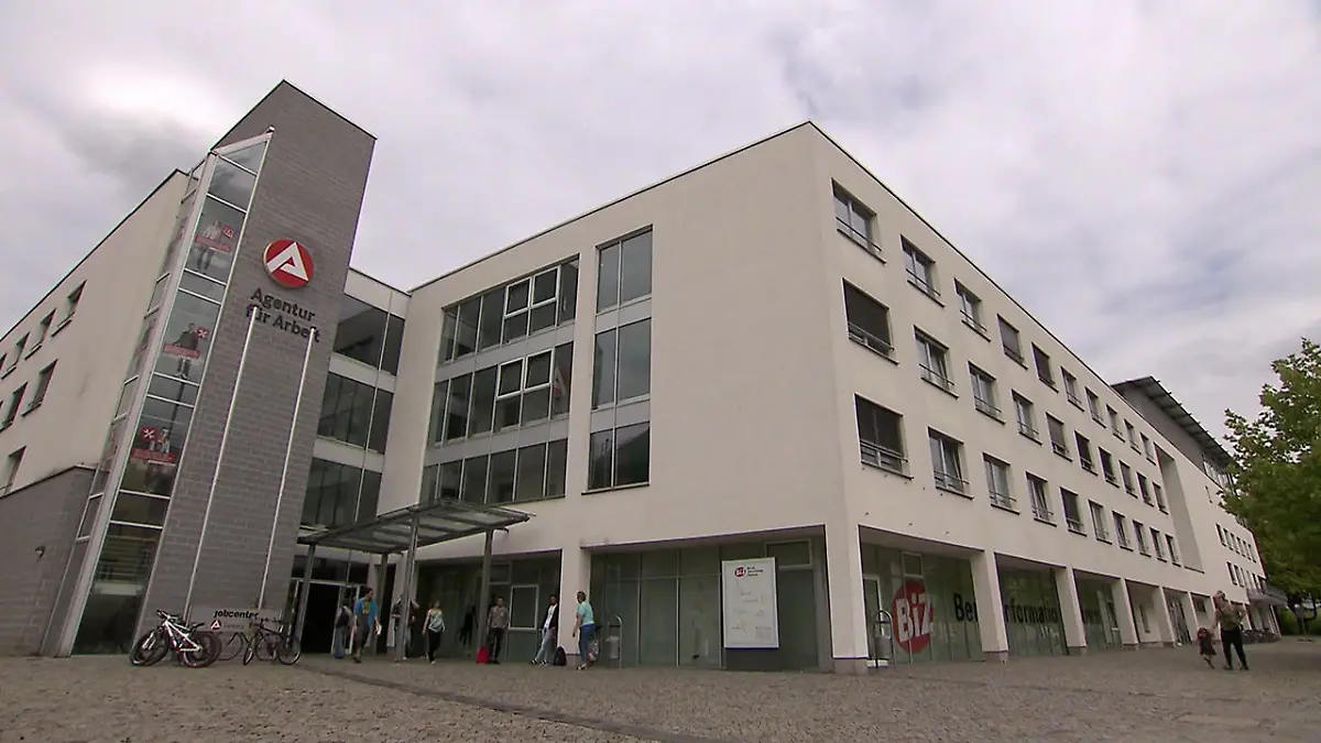 5000 Euro Strafe bei unvollständigen Vermögensangaben Hartz IV Empfängern droht ein Bußgeld