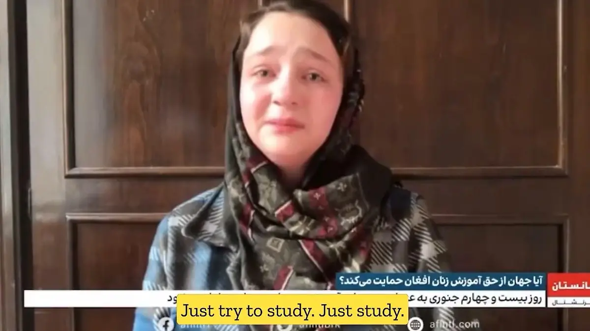 Sumaya weint verzweifelte Tränen in einem auf Twitter veröffentlichten Video.