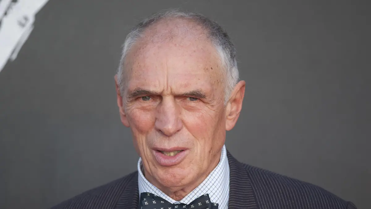 Holger GESCHWINDNER, Mentor und Trainer von Dirk Nowitzki, Portrait, Portraet, Porträt, Solo, Einzel, Einzeln, Kopf Einzelbild, Freisteller, angeschnittenes Einzelmotiv Premiere fuer den Film Nowitzki. Der Perfekte Wurf , am 16.09.2014 in Koeln, Â

Holger Geschwindner Mentor and team manager from Dirk Nowitzki Portrait Portrait Portrait Solo Singles single Head Single cut out  Single subject Premiere for the Film Nowitzki the Perfect throw at 16 09 2014 in Cologne