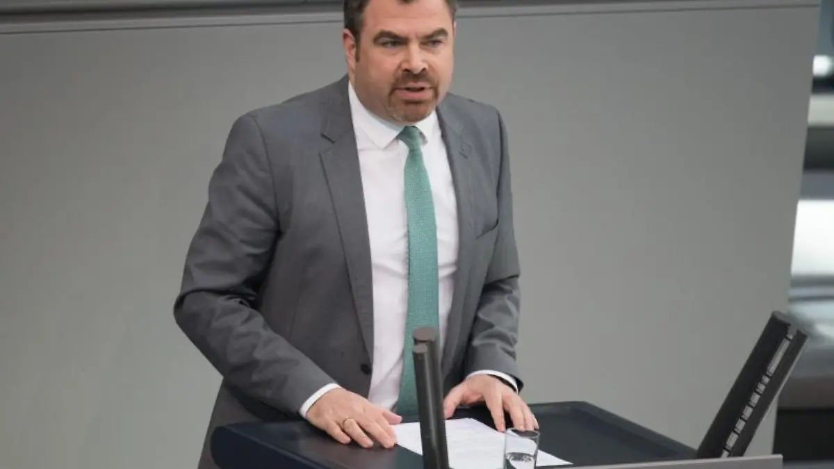 Florian Hahn (CSU) spricht bei einer Bundestagssitzung
