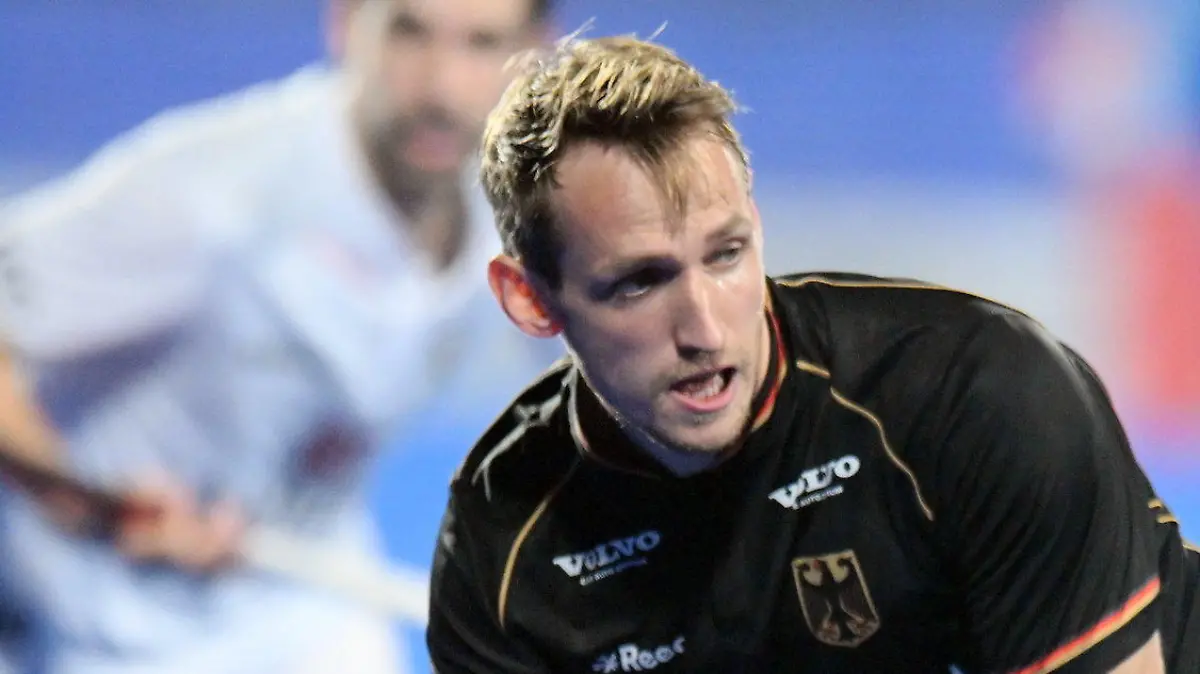 17.01.2023, Indien, Bhubaneswar: Hockey, Herren: WM, Deutschland - Belgien, Vorrunde, Gruppe B, 2. Spieltag: Niklas Wellen (M) aus Deutschland in Aktion. Foto: Frank Uijlenbroek/dpa +++ dpa-Bildfunk +++