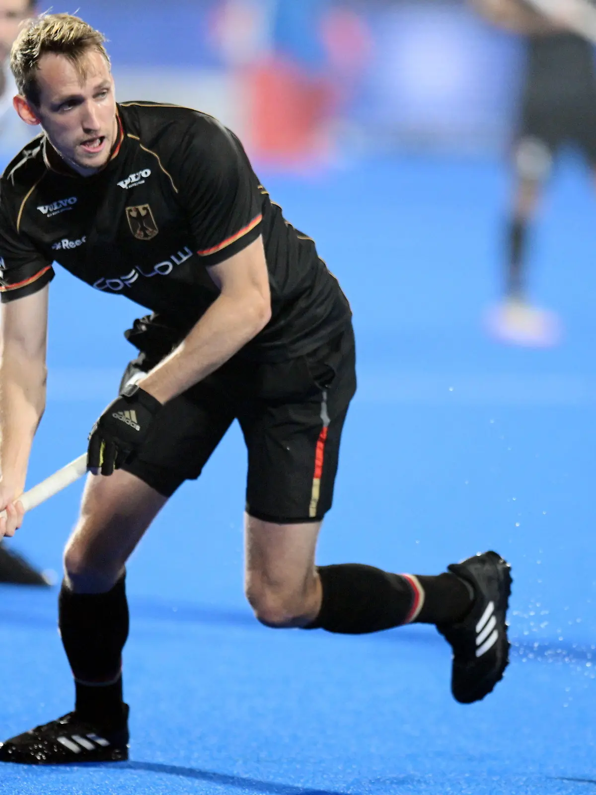 17.01.2023, Indien, Bhubaneswar: Hockey, Herren: WM, Deutschland - Belgien, Vorrunde, Gruppe B, 2. Spieltag: Niklas Wellen (M) aus Deutschland in Aktion. Foto: Frank Uijlenbroek/dpa +++ dpa-Bildfunk +++