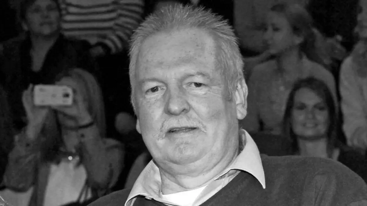 ZDF - MARKUS LANZ. Pferdeflüsterer Tamme Hanken ( Pferde-Chiropraktiker ) mit seiner Ehefrau Carmen anläßlich der ZDF - Talkshow Markus Lanz am 08.10.2015 in Hamburg.

ZDF Markus Lanz Pferdeflüsterer Tamme Hanken Horses Chiropractors with his Wife Carmen during the ZDF Talk show Markus Lanz at 08 10 2015 in Hamburg  