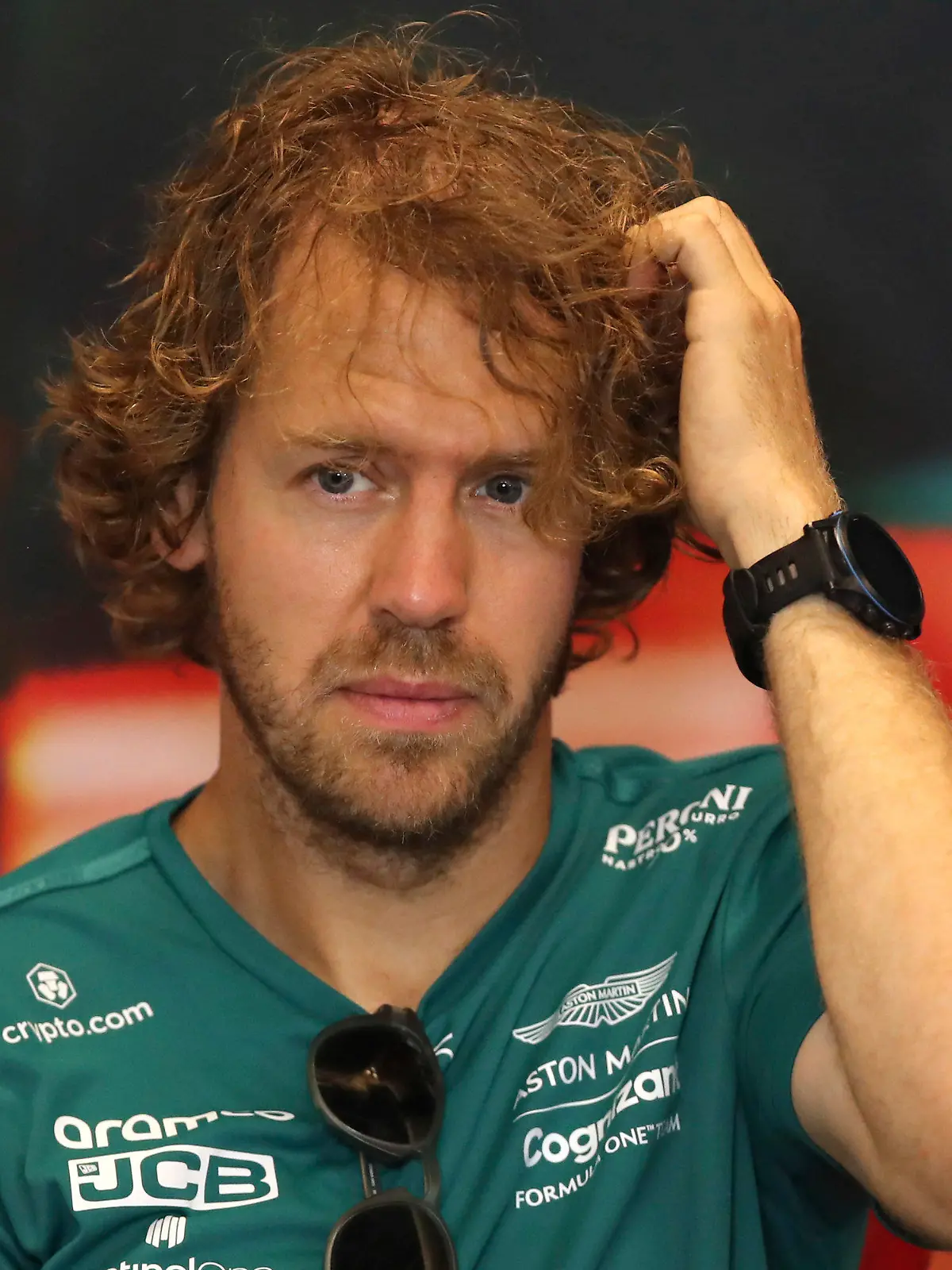 ARCHIV - 27.05.2022, Monaco: Motorsport: Formel-1-Weltmeisterschaft, Grand Prix von Monaco. Der deutsche Aston-Martin-Pilot Sebastian Vettel während einer Pressekonferenz vor dem freien Training. Vettels Formel-1-Teamchef hat Gerüchte über eine mögliche Verpflichtung von Mick Schumacher gekontert. (zu dpa «Vettel-Teamchef will «mit Sebastian weitermachen») Foto: Daniel Cole/AP/dpa +++ dpa-Bildfunk +++