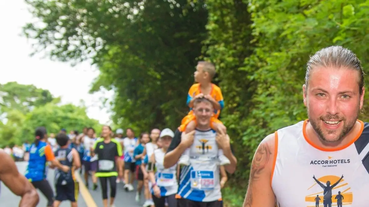 GZSZ-Star Felix von Jascheroff beim "Run For Kids" zu Gunsten der Organisation Yim Kids Thailand.