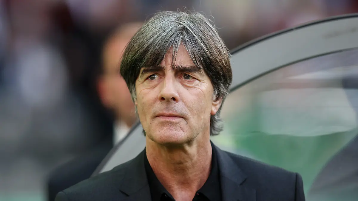 ARCHIV - 21.05.2022, Berlin: Fußball: DFB-Pokal, SC Freiburg - RB Leipzig, Finale, Olympiastadion. Der ehemalige Bundestrainer Joachim Löw vor dem Spiel.(WICHTIGER HINWEIS: Gemäß den Vorgaben der DFL Deutsche Fußball Liga bzw. des DFB Deutscher Fußball-Bund ist es untersagt, in dem Stadion und/oder vom Spiel angefertigte Fotoaufnahmen in Form von Sequenzbildern und/oder videoähnlichen Fotostrecken zu verwerten bzw. verwerten zu lassen.) (zu dpa: «Laut «Sport-Bild»: Löw lehnte Berater-Job beim VfB Stuttgart ab») (zu dpa: «Löw bereit für Rückkehr als Trainer: «Spüre wieder eine Motivation»») Foto: Alex Grimm/Getty Images Europe/Pool/dpa +++ dpa-Bildfunk +++